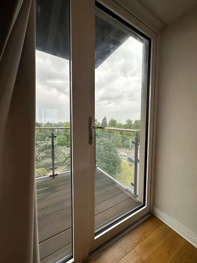 Uxbridge Apartment