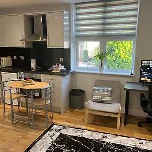 Mj Serviced Apartment: Luxurious West London Living Near Tube Hanwell